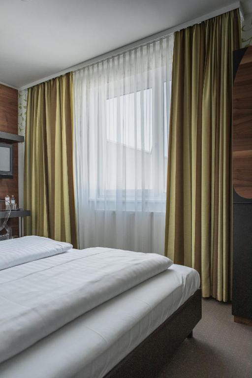 Postel nebo postele na pokoji v ubytování H+ Hotel Ried