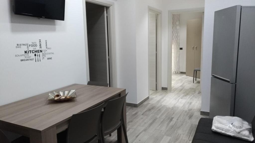 Telewizja i/lub zestaw kina domowego w obiekcie Sunrise Beach Apartment Trapani