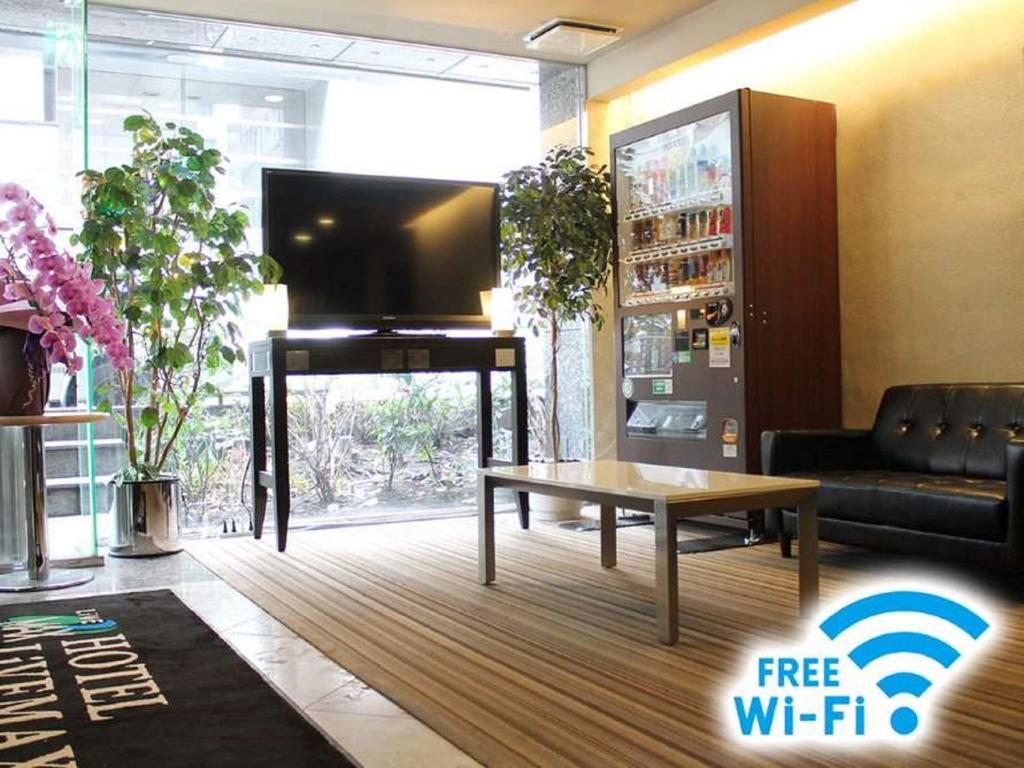 TV a/nebo společenská místnost v ubytování HOTEL LiVEMAX BUDGET Shinbashi