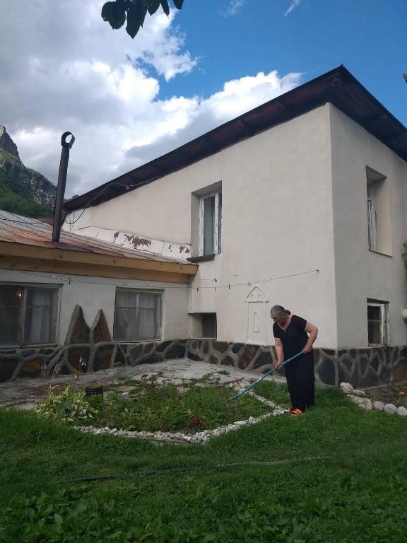 Zahrada ubytování Jimsher Naveriani Guesthouse
