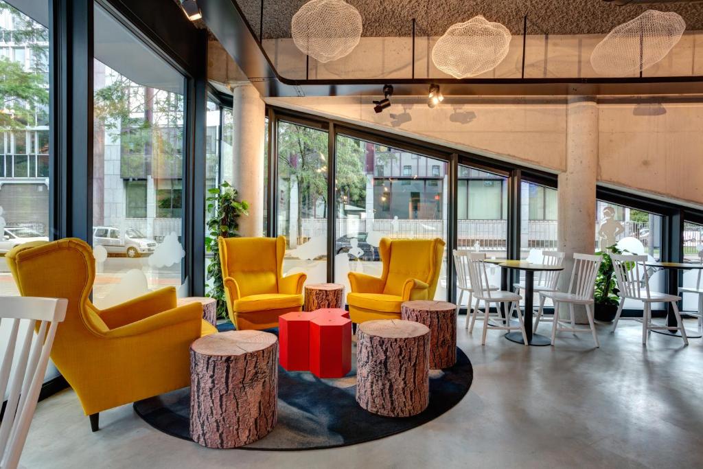 Posezení v ubytování MEININGER Hotel Bruxelles Gare du Midi