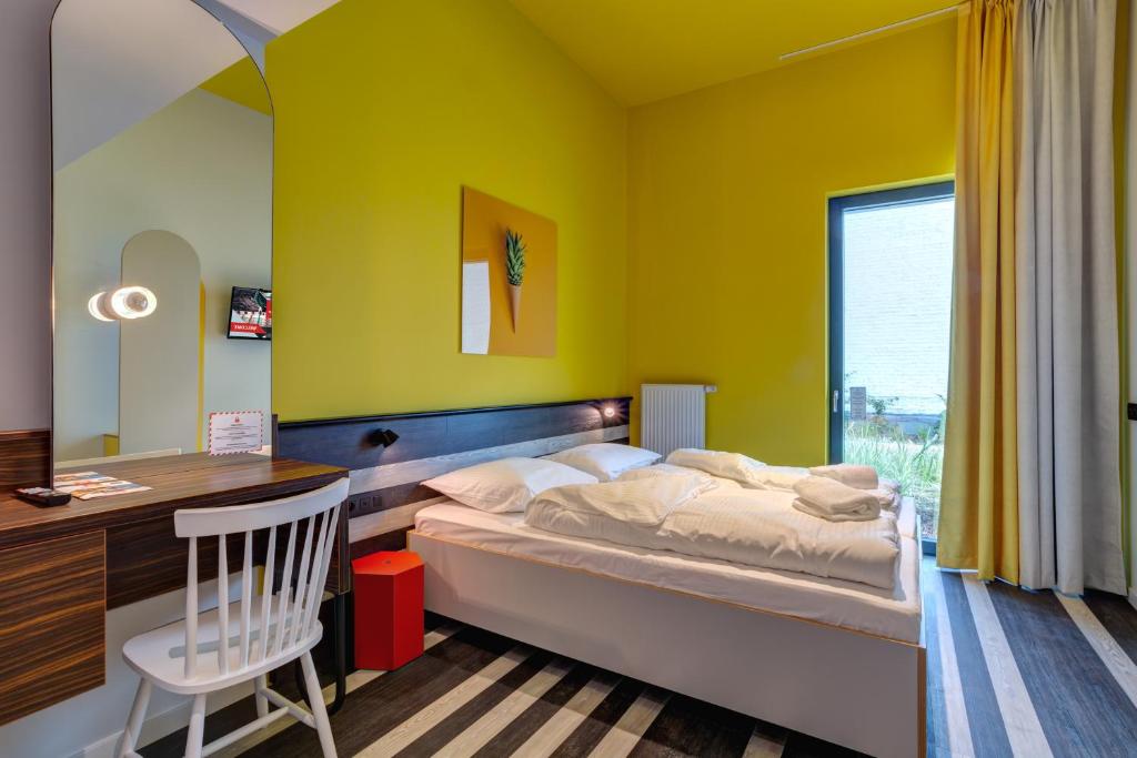 MEININGER Hotel Bruxelles Gare du Midi - Twin Room