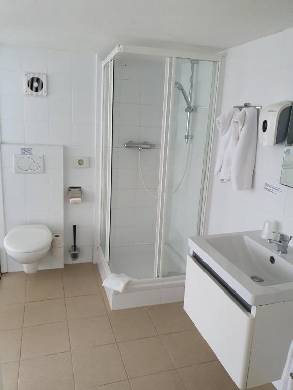 Koupelna v ubytování Canalview Hotel Ter Reien