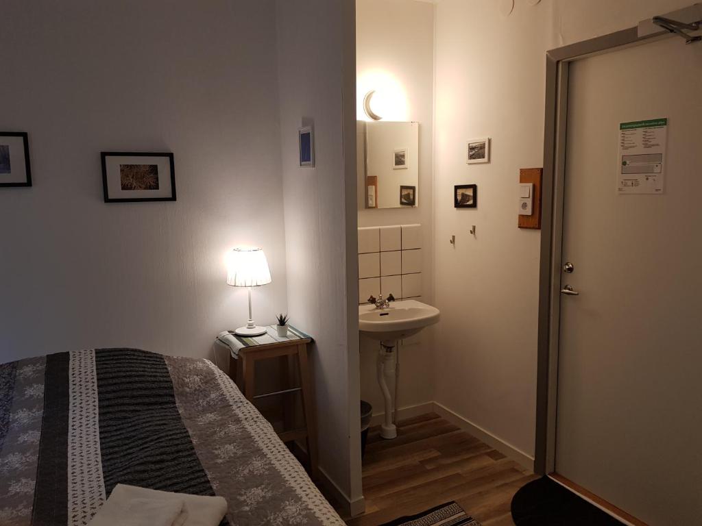 Koupelna v ubytování Brukshotellet Skinnsberg