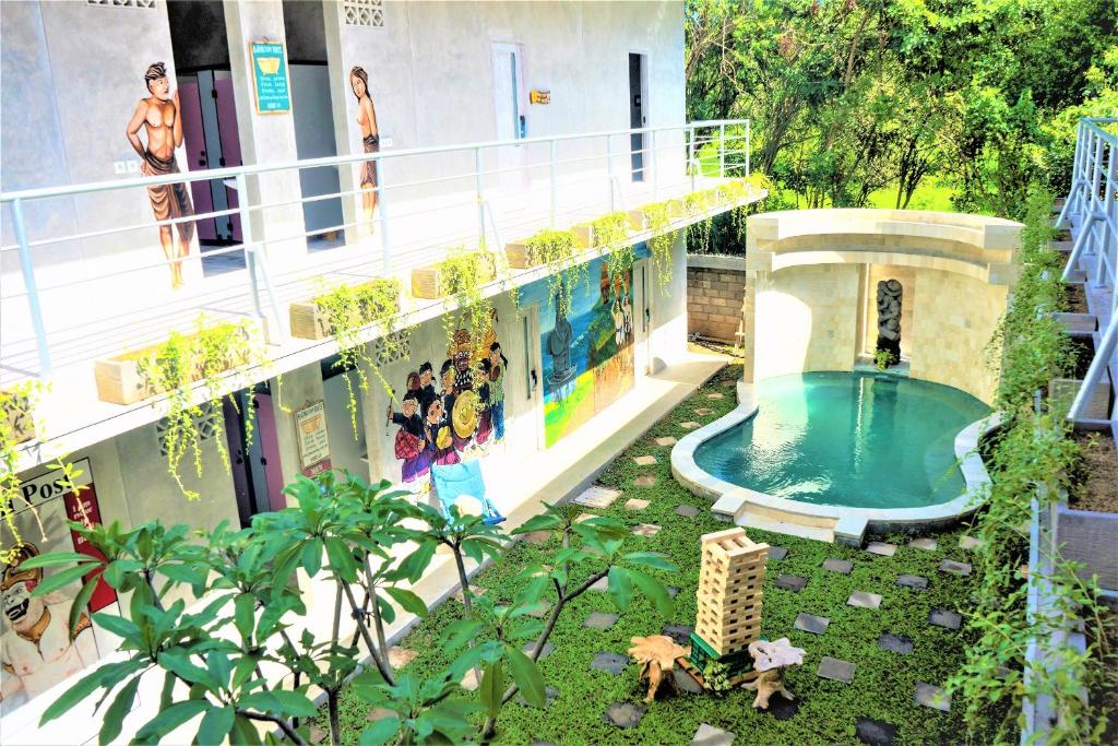an overhead view of a building with a swimming pool at Bali Bobo Hostel in Jimbaran