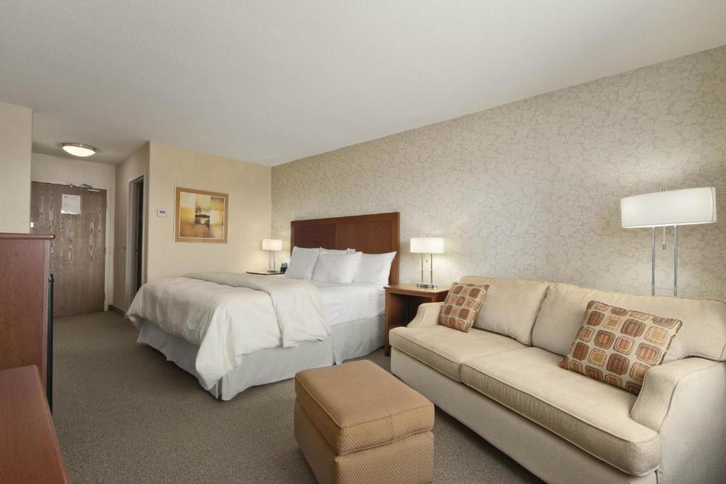 Days Inn & Suites by Wyndham Brandon - King Room - No Fumadores