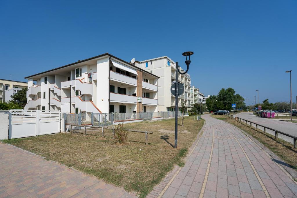 a building on the side of a street at Sul Mare Smith in Lido degli Estensi