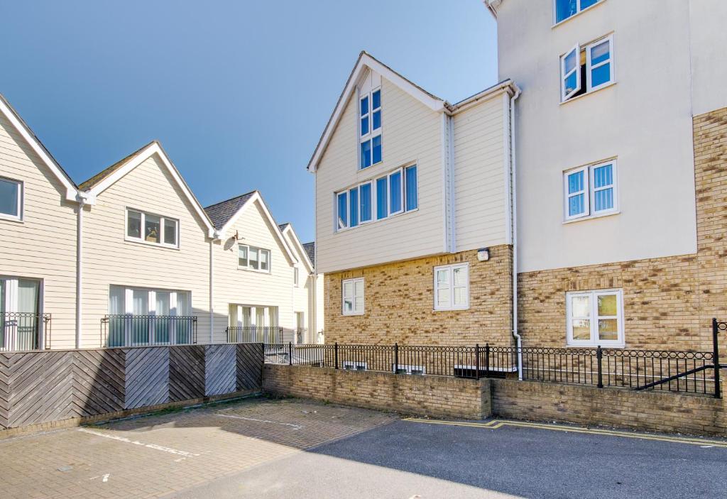 a row of houses with a fence in front of them at Beach Retreat Broadstairs in Broadstairs