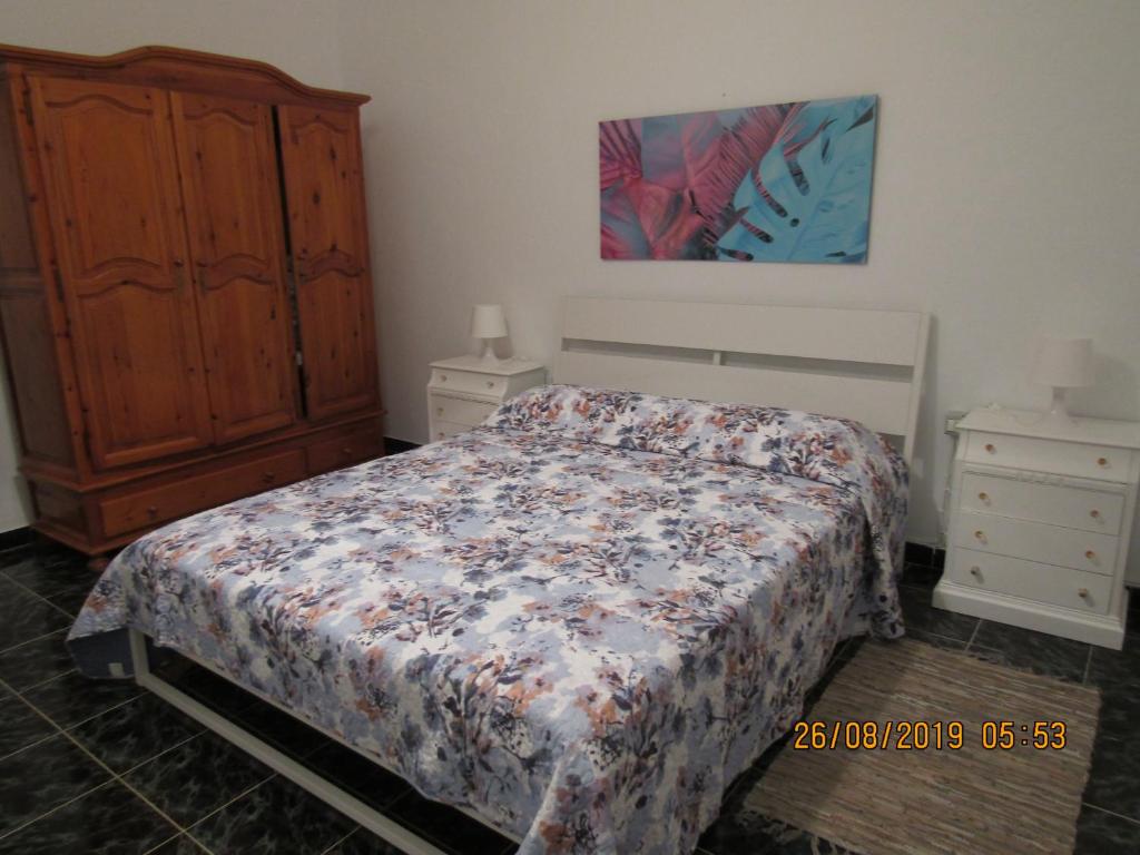 A bed or beds in a room at CASA EN LA PLAYA DE VALLEHERMOSO, ISLA DE LA GOMERA
