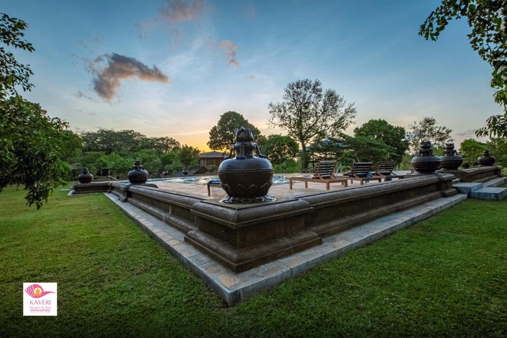 Zahrada ubytování Kaveri Resort Sigiriya