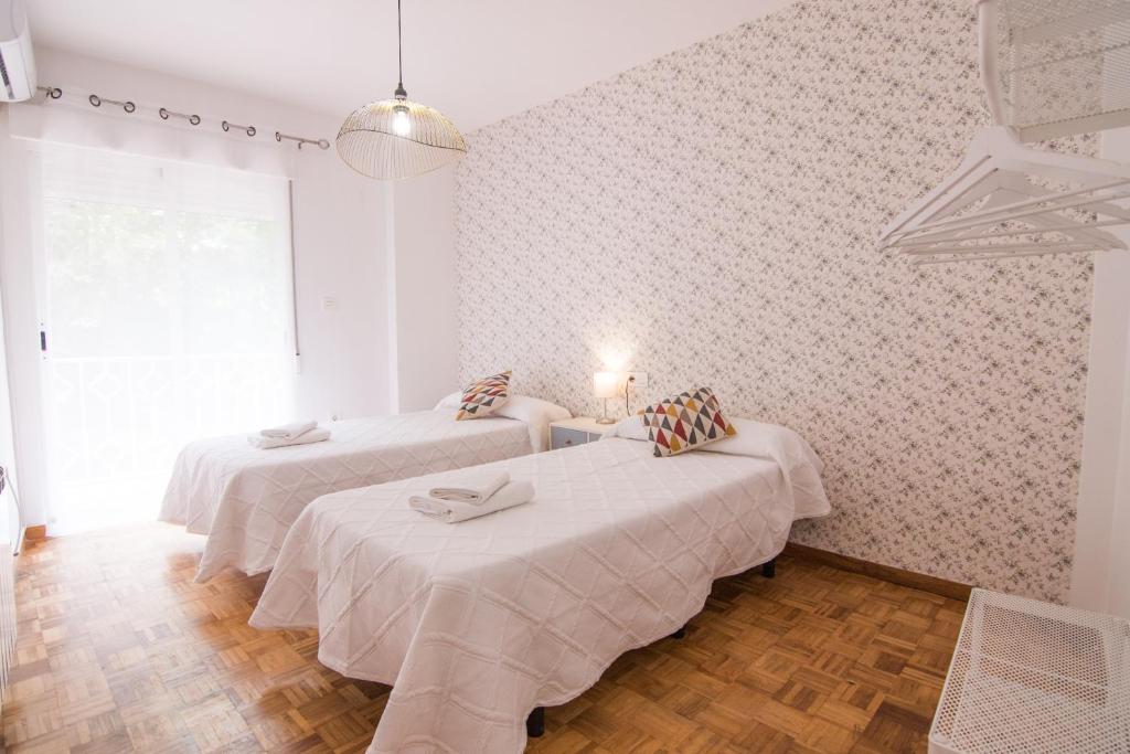 Postel nebo postele na pokoji v ubytování Lobos Apartment