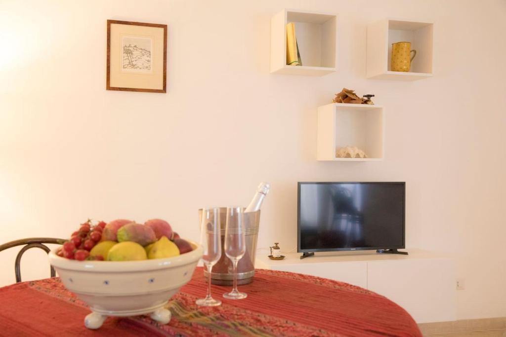 Televízia a/alebo spoločenská miestnosť v ubytovaní Residenza Lago