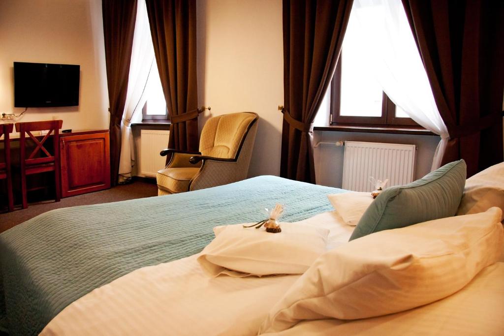 Postel nebo postele na pokoji v ubytování Hotel Pod Orłem