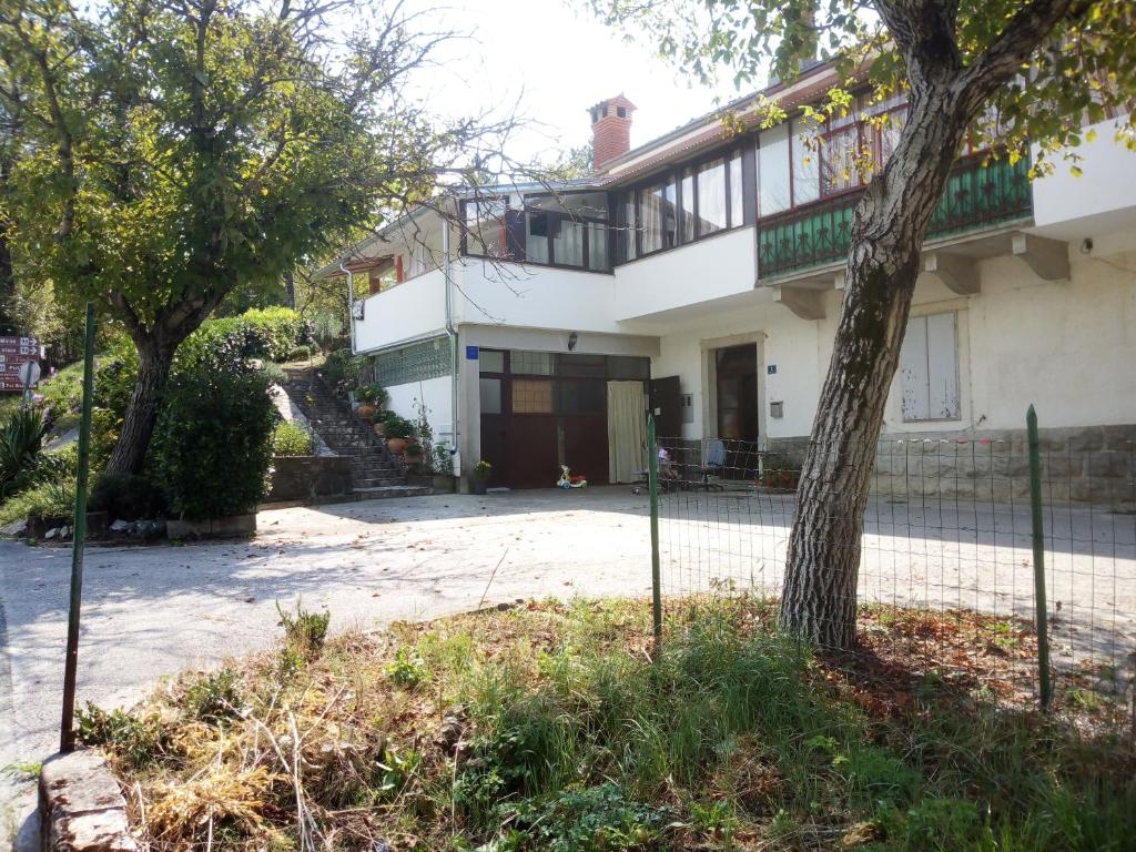 Budova, v ktorej sa apartmán nachádza