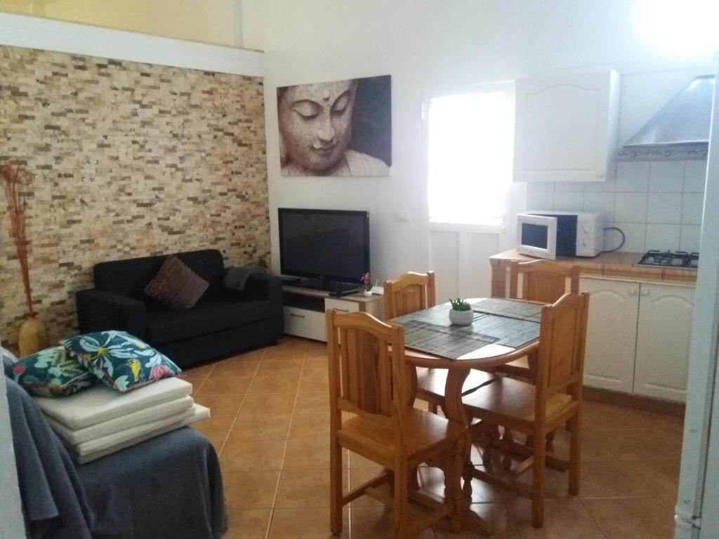 a living room with a table and a couch at Casa Beta in Buenavista del Norte