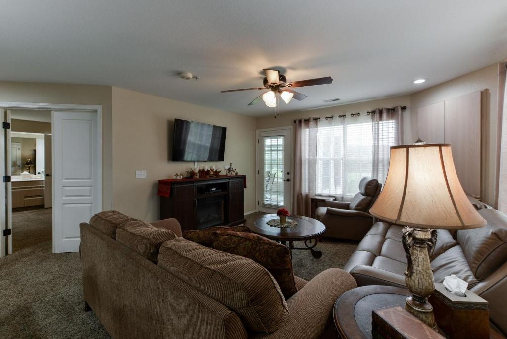 Luxury Condos at Thousand Hills - Heart of Branson - Beautifully remodeled - Spacious and Affordable - Apartamento Superior