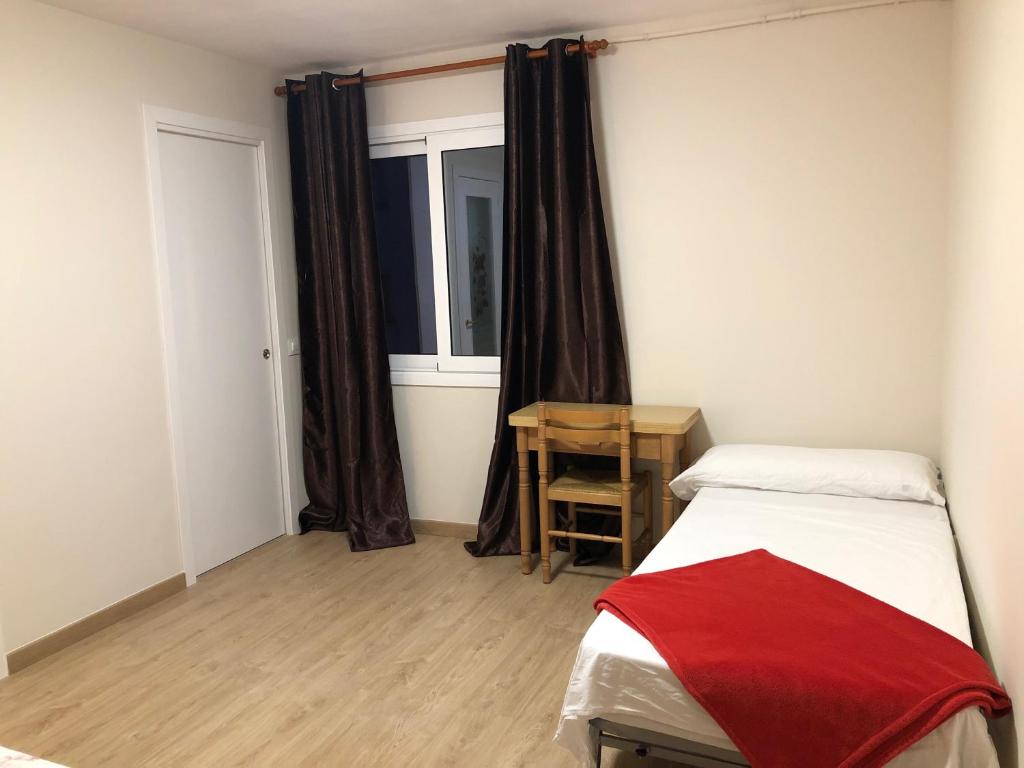 Postel nebo postele na pokoji v ubytování Hostel Penedes