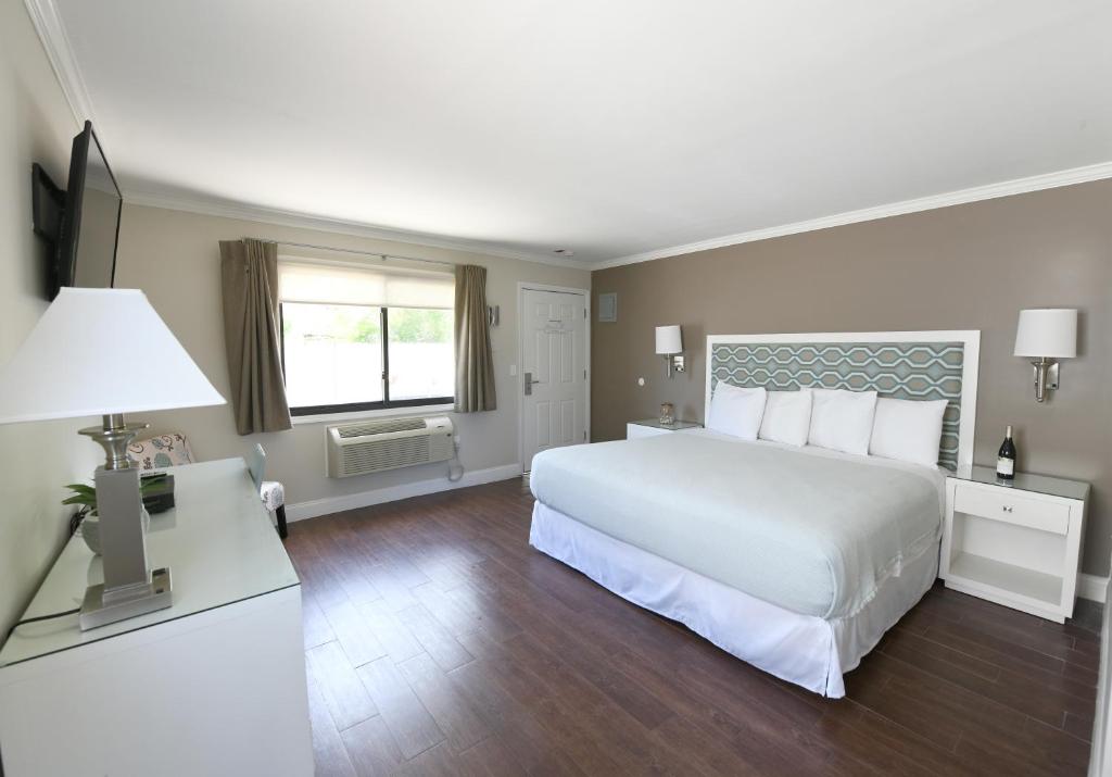 Postel nebo postele na pokoji v ubytování Bayview Resort