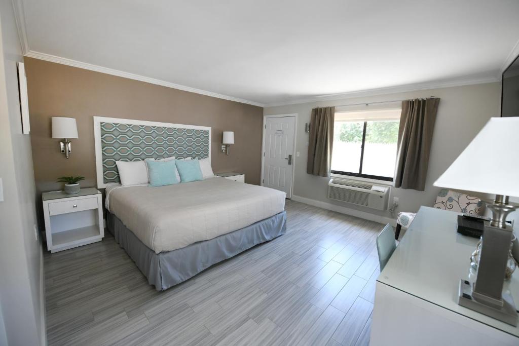 Postel nebo postele na pokoji v ubytování Bayview Resort