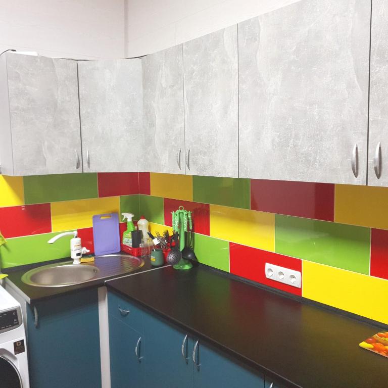 Kuchyň nebo kuchyňský kout v ubytování Hostel 777 Vokzal
