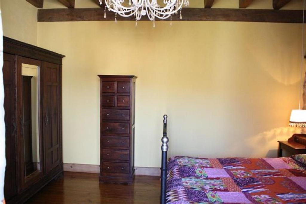 A bed or beds in a room at La Torre de San Esteban