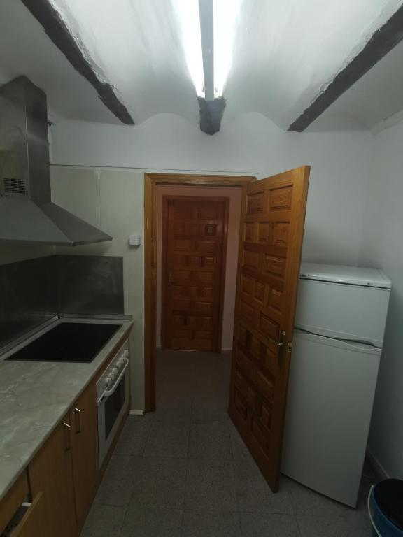 A kitchen or kitchenette at Casa Rural y Albergue Tormon