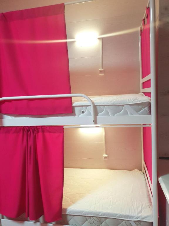 Postel nebo postele na pokoji v ubytování Hostel 777 Vokzal