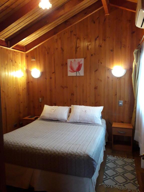 Postel nebo postele na pokoji v ubytování Apart-Hotel Colonia-Königsberg ESTACIONAMIENTO Deptos Completos Ubicado En El Centro De Valdivia AIRE ACONDICIONADO