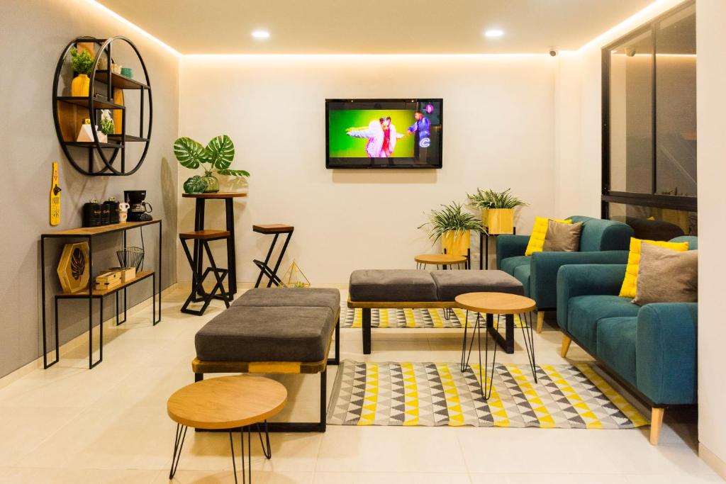 TV a/nebo společenská místnost v ubytování Kapital Suites