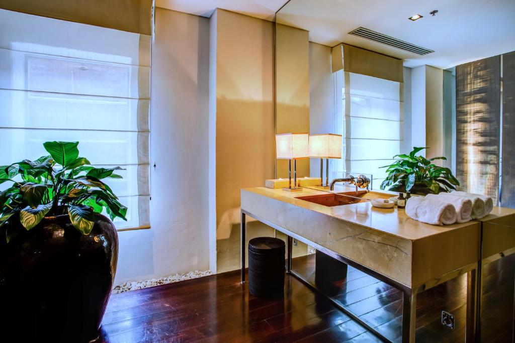 Posezení v ubytování Establishment Hotel