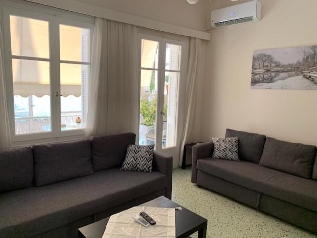 Część wypoczynkowa w obiekcie Nafplio Getaway Rooftop Terrace with unobstructed views of Palamidi Castle Fortress!
