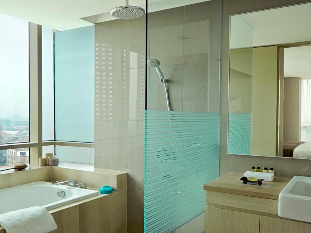 Koupelna v ubytování Fraser Residence Menteng Jakarta