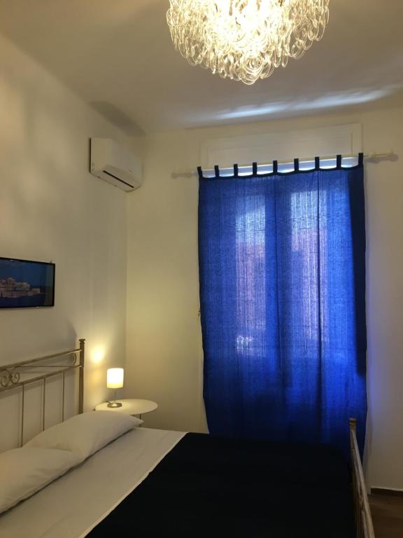 Łóżko lub łóżka w pokoju w obiekcie A Casa di Clara