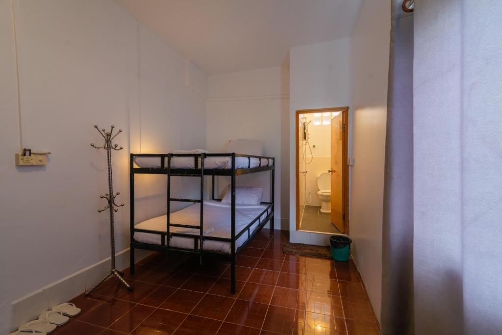 Postel nebo postele na pokoji v ubytování Five Rose Siem Reap Hostel