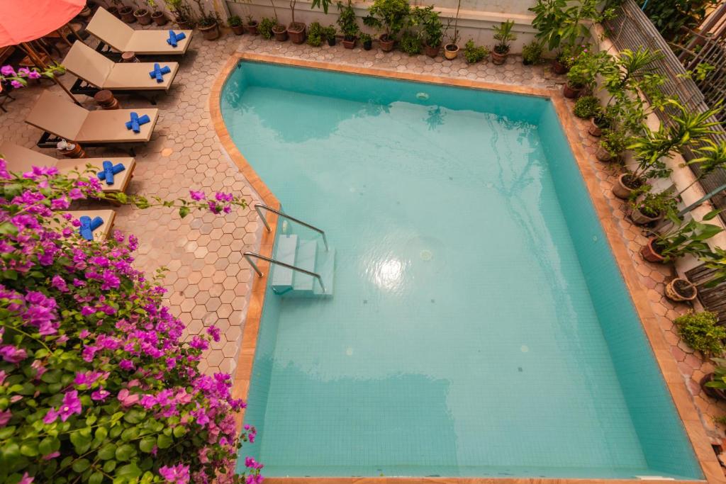 Bazén v ubytování Five Rose Siem Reap Hostel nebo v jeho okolí