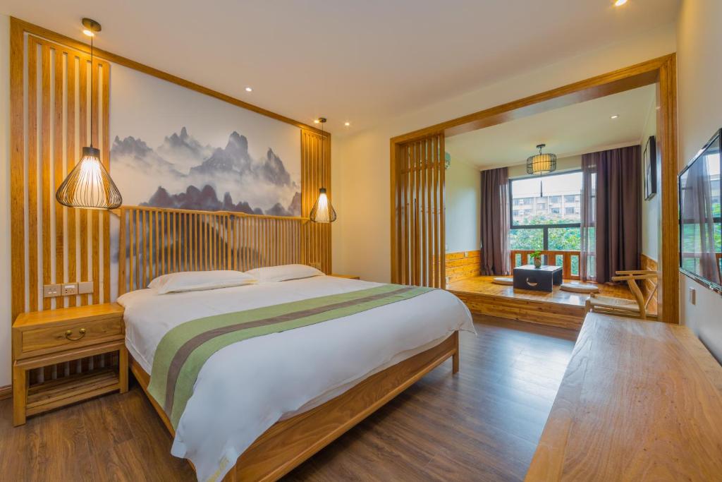 Postel nebo postele na pokoji v ubytování Riverside Inn Guilin Central