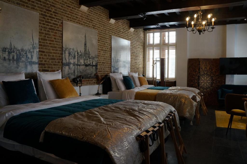 Postel nebo postele na pokoji v ubytování Charming Suites Jan Zonder Vrees