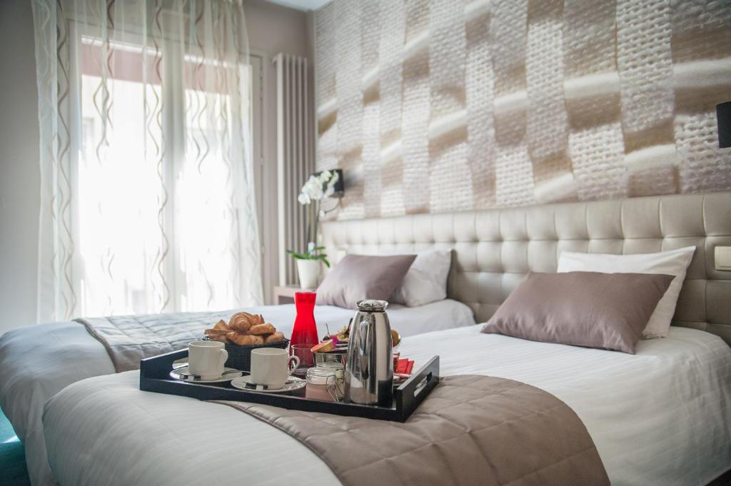 Postel nebo postele na pokoji v ubytování Logis Hôtel Restaurant Le Fruitier