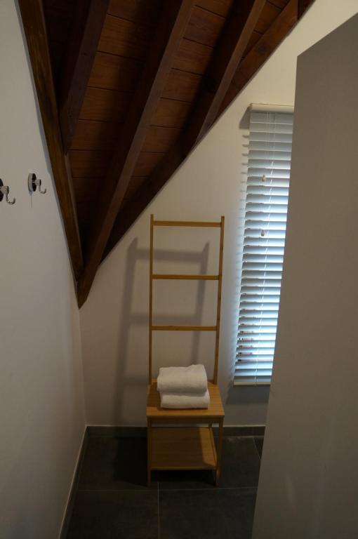 Palanda nebo palandy na pokoji v ubytování Charming Suites Jan Zonder Vrees