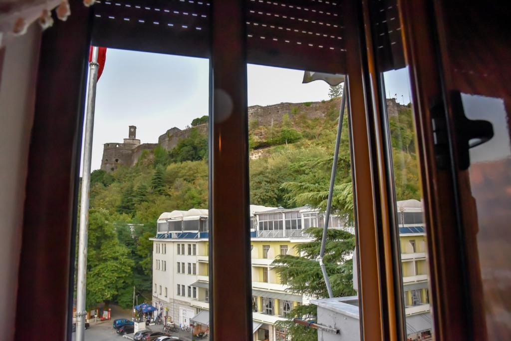 Nespecifikovaný výhled na hory nebo výhled na hory při pohledu z hotelu