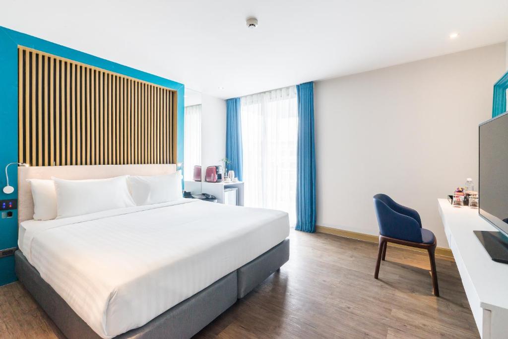 
Deluxe Balcony Pool View
