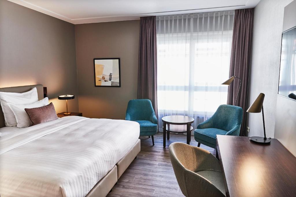 Postel nebo postele na pokoji v ubytování Steigenberger Hotel de Saxe