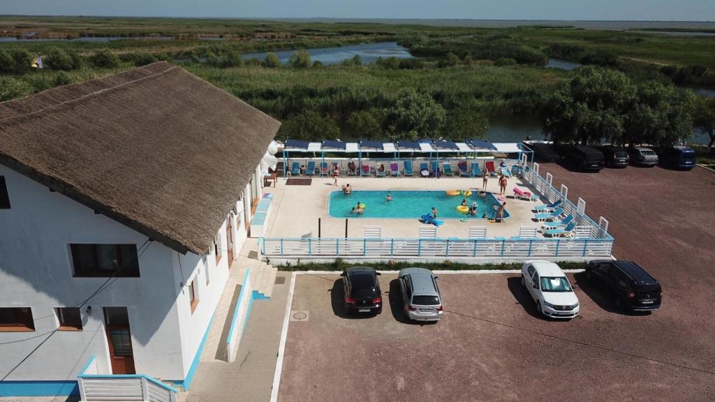 Bazén v ubytování Casa Pescarilor nebo v jeho okolí