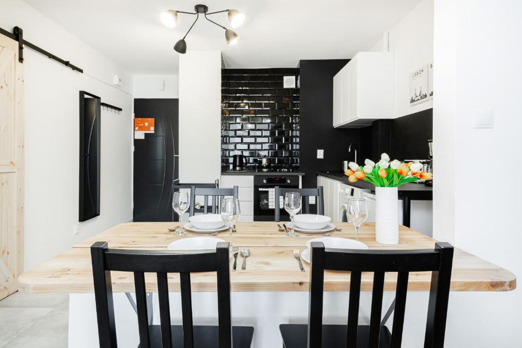 Nápoje v ubytovaní First Central Apartments by Noclegi Renters
