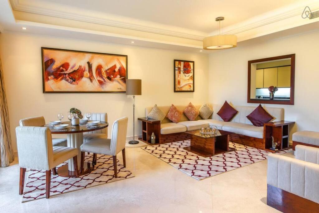 Taj Grandeur Residence, Beach Access - Luton Vacation Homes, Dubai –  Updated 2022 Prices