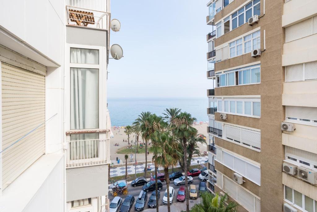 MP2-Bright Beachfront Studio Walk To Old Town, Málaga ...