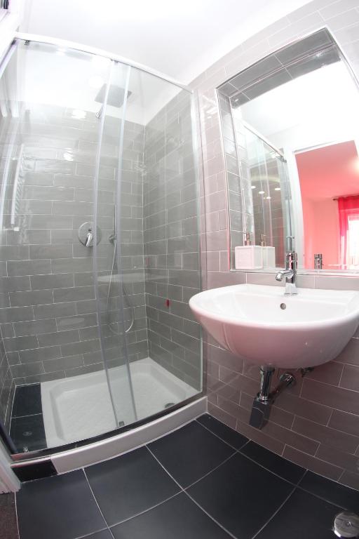 Mondo Suites Apartments - Studio Apartment