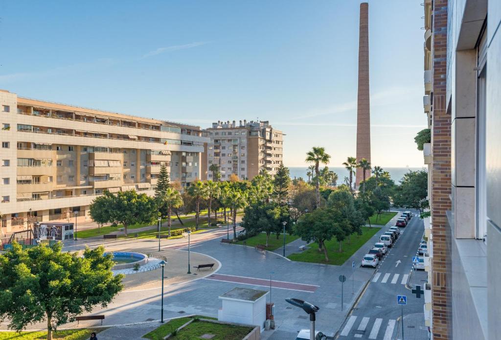 vistas a una calle de una ciudad con edificios en LU&CIA LA PLAYA, en Málaga