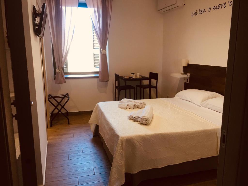 Posteľ alebo postele v izbe v ubytovaní B&B Allerìa Pozzuoli