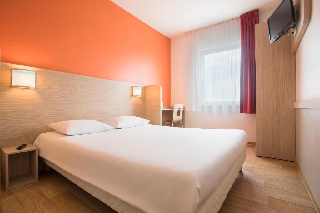 Postel nebo postele na pokoji v ubytování Premiere Classe Wroclaw Centrum